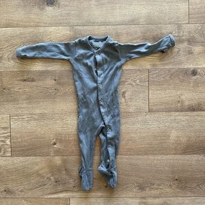L’ovedbaby charcoal 0-3 snap footie